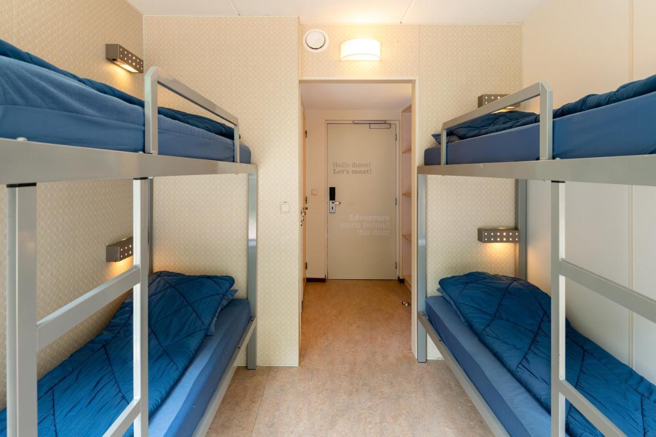 Vierbettzimmer mit eigenem Bad und Dusche